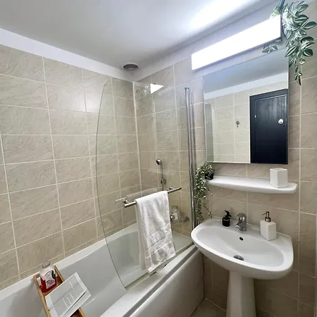 White Bliss - 1br With Balcony And Parking Apartmán *