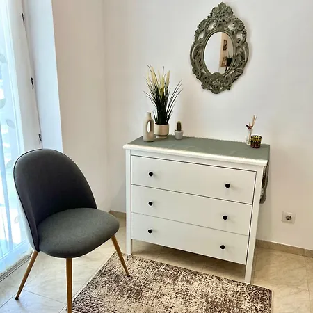White Bliss - 1br With Balcony And Parking Apartmán
