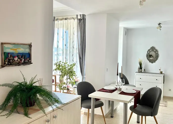 White Bliss - 1br With Balcony And Parking