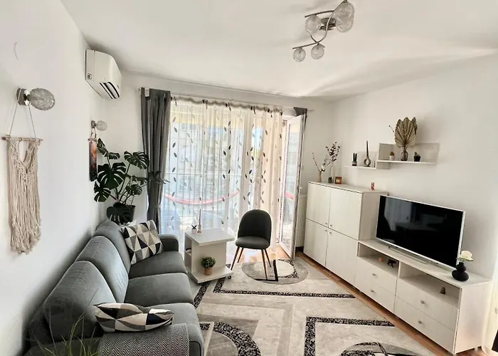 White Bliss - 1br With Balcony And Parking *