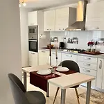 White Bliss - 1br With Balcony And Parking Apartament