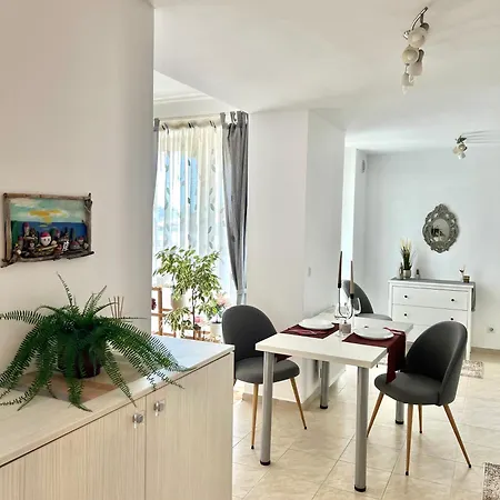 White Bliss - 1br With Balcony And Parking