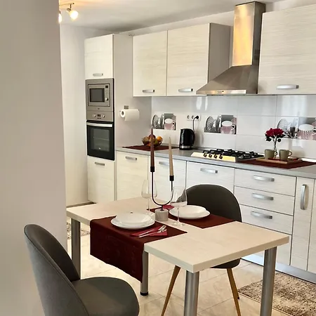 White Bliss - 1br With Balcony And Parking Appartement