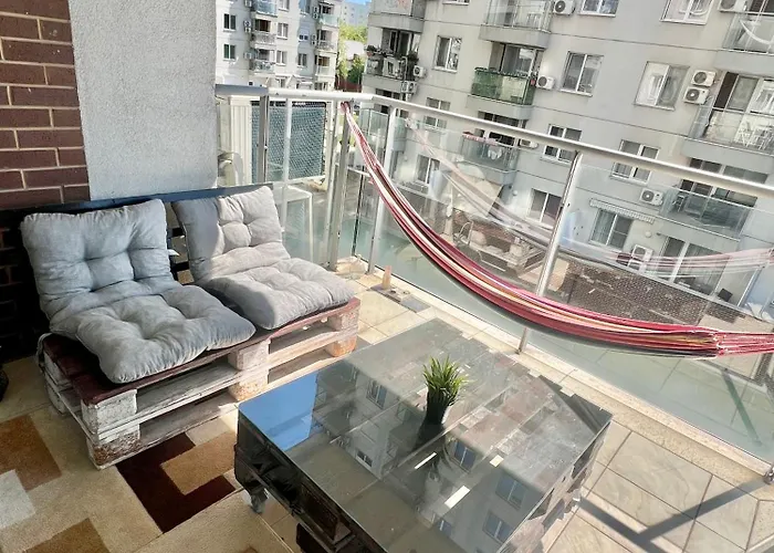 White Bliss - 1br With Balcony And Parking