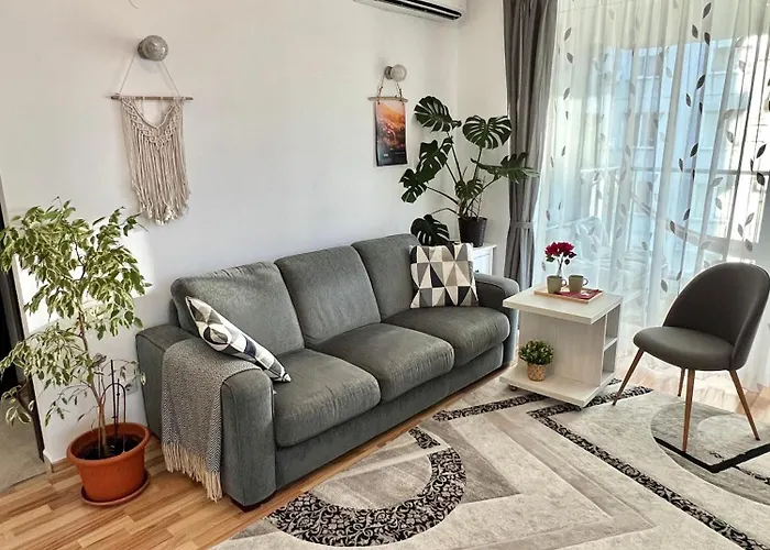 Apartment White Bliss - 1br With Balcony And Parking *