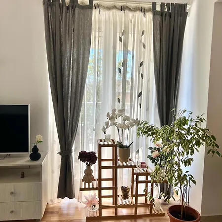 White Bliss - 1br With Balcony And Parking Apartment