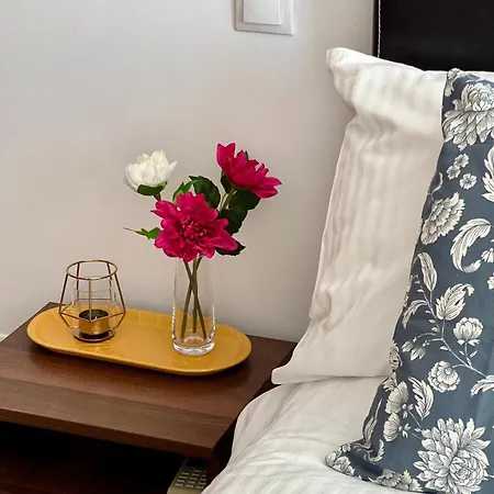 Apartment White Bliss - 1br With Balcony And Parking