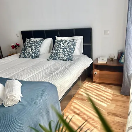 White Bliss - 1br With Balcony And Parking Apartment *