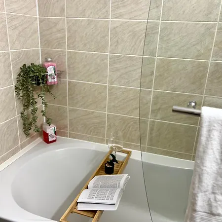 White Bliss - 1br With Balcony And Parking Apartment *