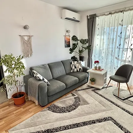 Apartment White Bliss - 1br With Balcony And Parking *