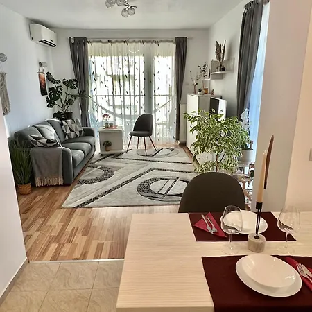Apartment White Bliss - 1br With Balcony And Parking *