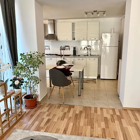 White Bliss - 1br With Balcony And Parking Apartment